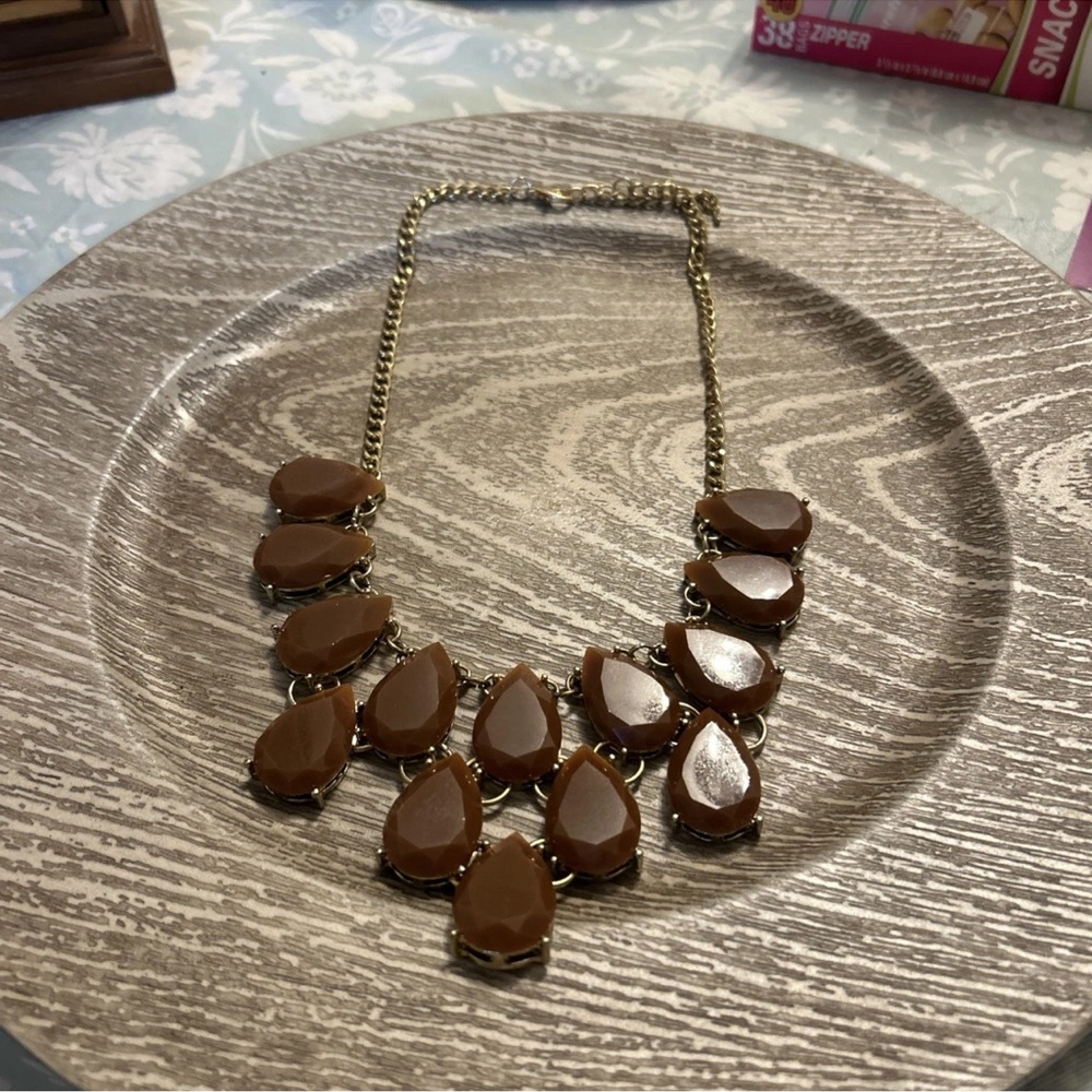 Chic Brown Teardrop Necklace